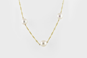 gold chain with intermittent pearl necklace