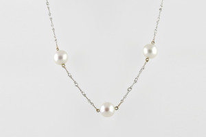 silver chain with intermittent pearl necklace