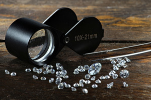 Loose diamonds and magnifying glass