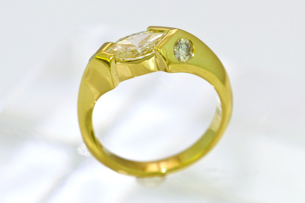 Diamond Eye gold ring