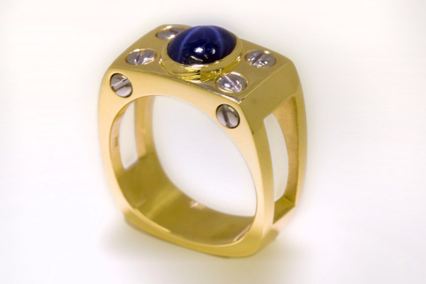Sapphire bolt gold ring band